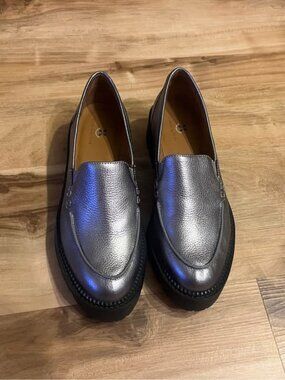 Caslon Millany Metallic Silver Leather Loafer (7.5M)